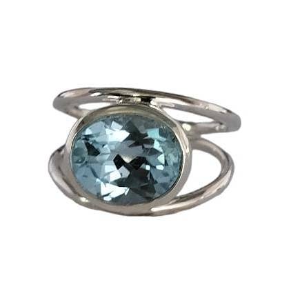 Hermoso anillo ovalado hecho a mano con topacio azul natural de plata 925 para venta al por mayor de SILVER CAVE