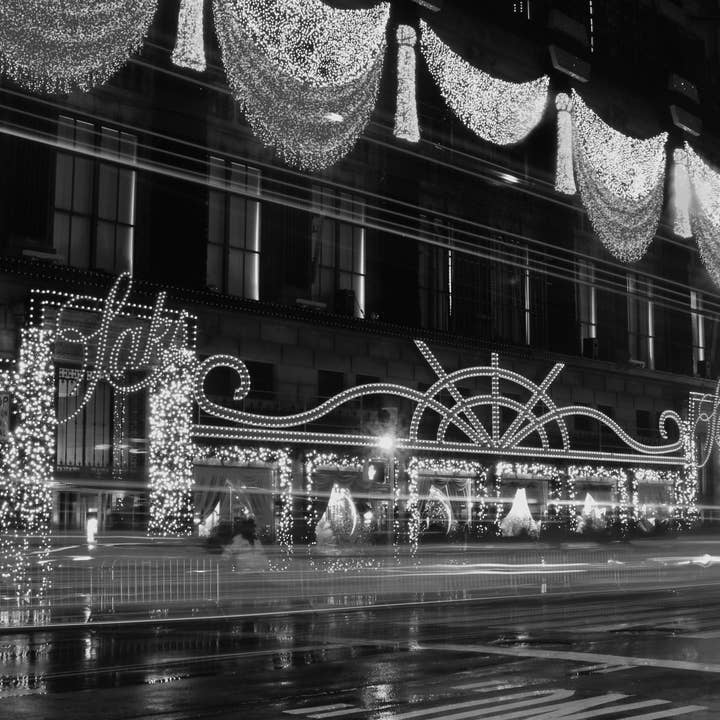 New York Photography Christmas Saks Fifth Avenue Schwarzweißdruck für den Großhandel von Mo & Paul Photography