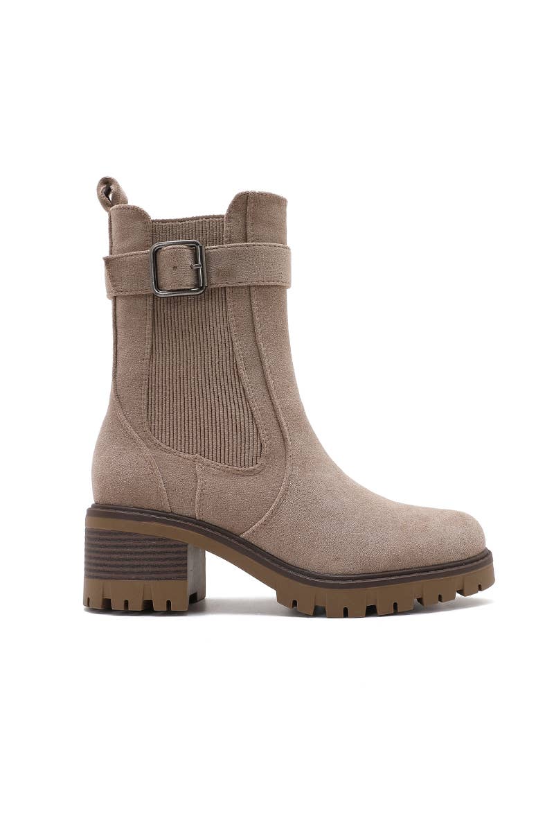 Joia Paris - Wholesale Boots - Women's - Block heel boots with sturdy lug sole WZ-11020