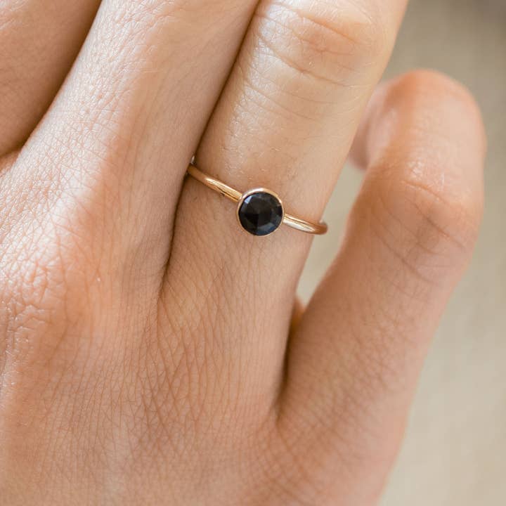 The Land of Salt - Wholesale Single Stone/Solitaire Ring - Medium Onyx Stacking Ring in Gold
