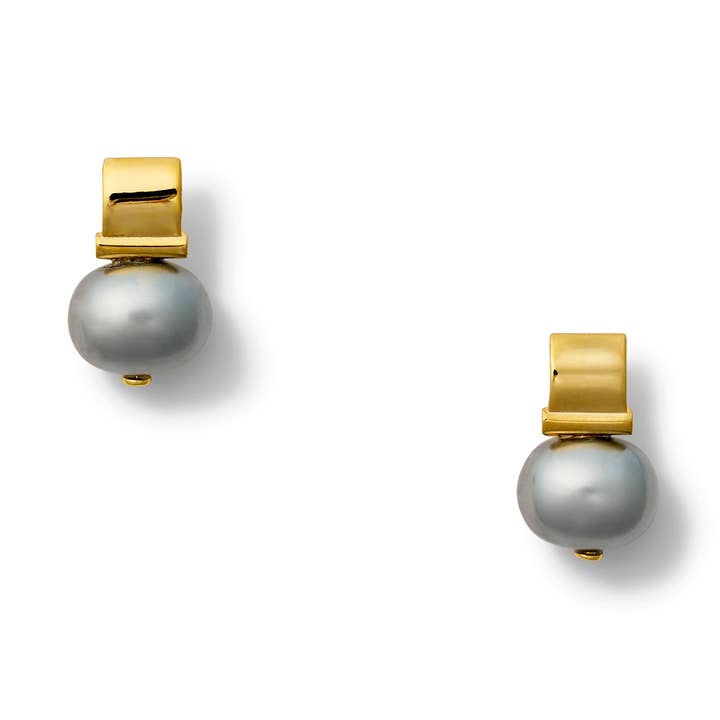 Kleine +Zoete Gladde Kiezelparel-oorstekers voor wholesale door CC & Co by Catherine Canino