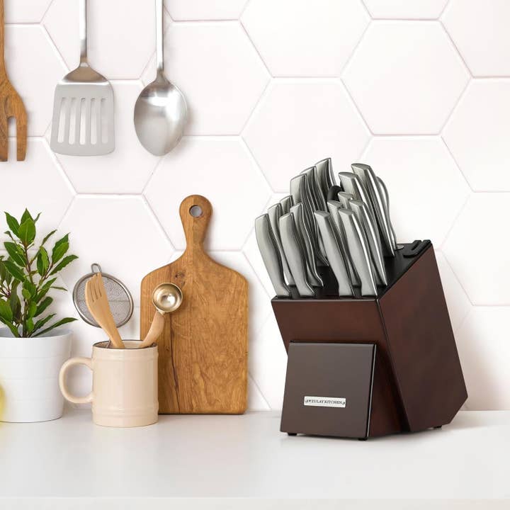 Zulay Kitchen – wholesale Knife set – Sharp Knife Block Set with Built In Sharpener - 18 Piece