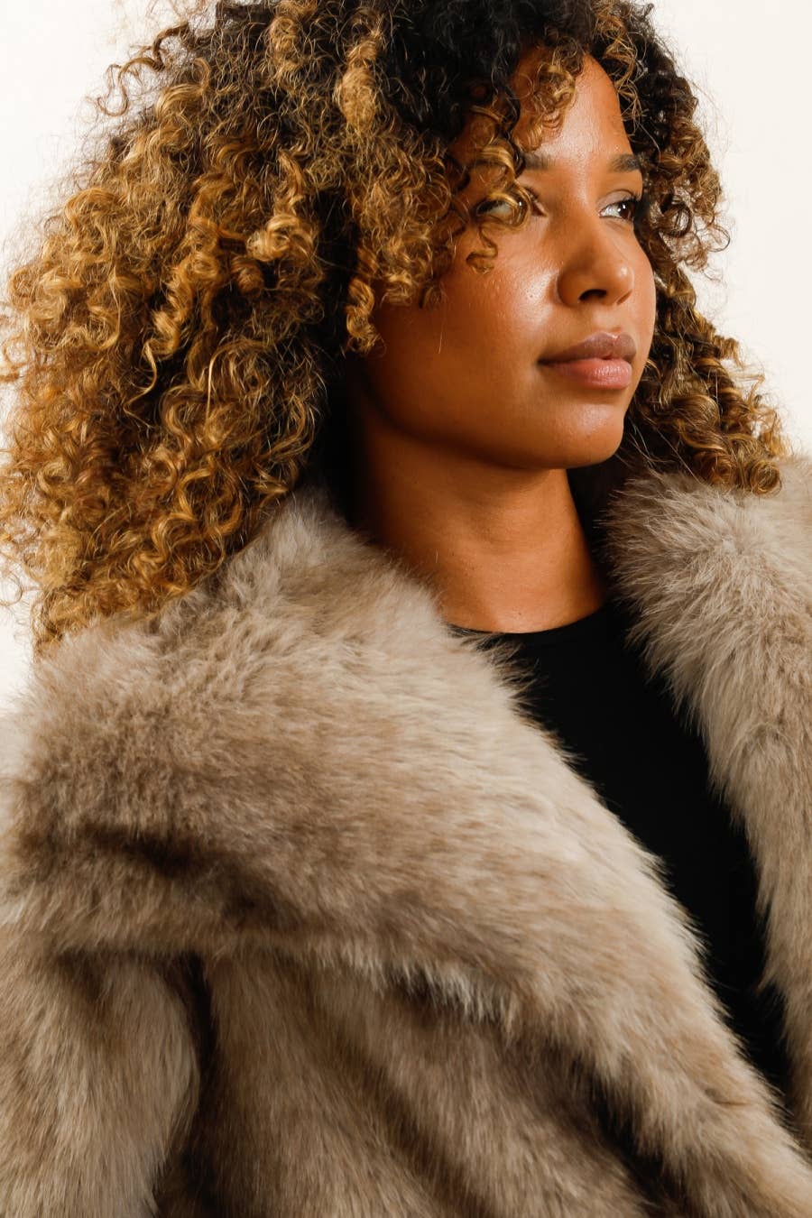 DIX-ONZE - Wholesale Fur/Faux Fur Coat - Women's - Faux Fur Effect Coat – Elegance & Warmth1