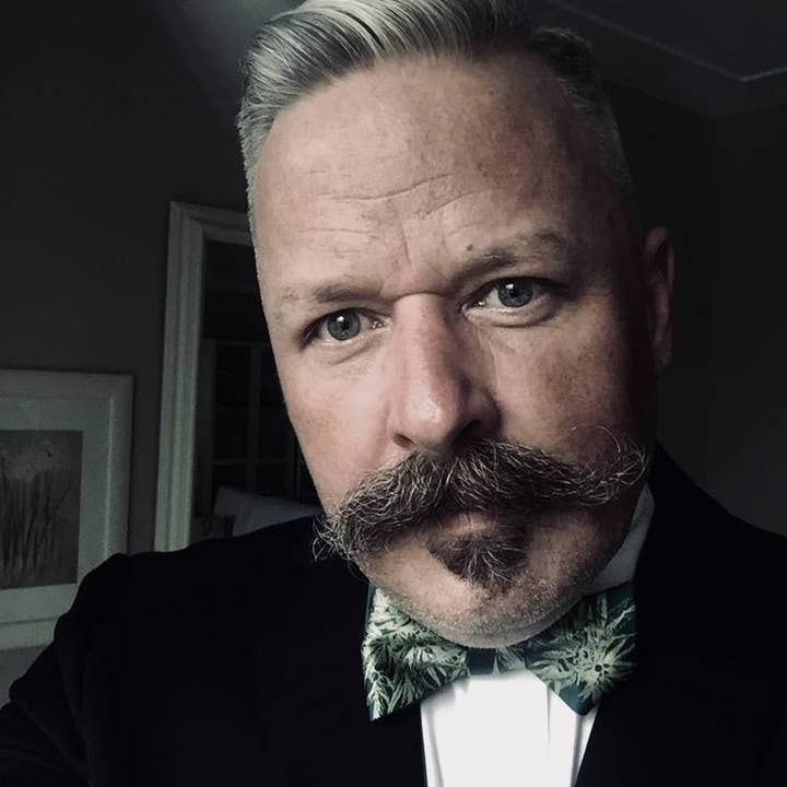Cyberoptix Tie Lab - Wholesale Bow Tie - Men's - Marijuana Necktie. Cannabis Leaf Printed Bow Tie