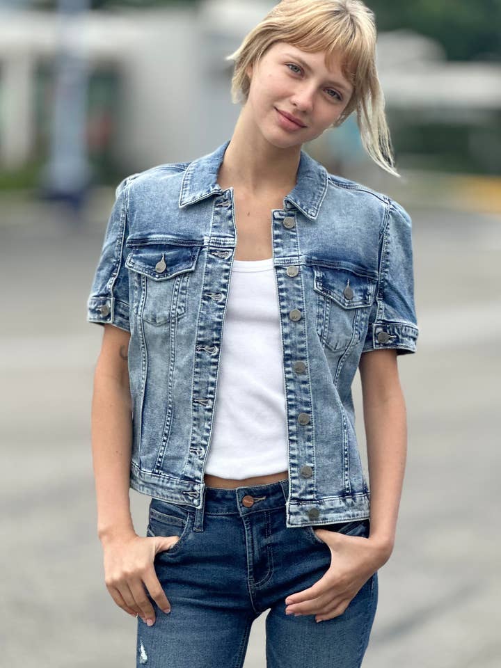 Veste en jean à manches bouffantes pour la vente par WASH LAB