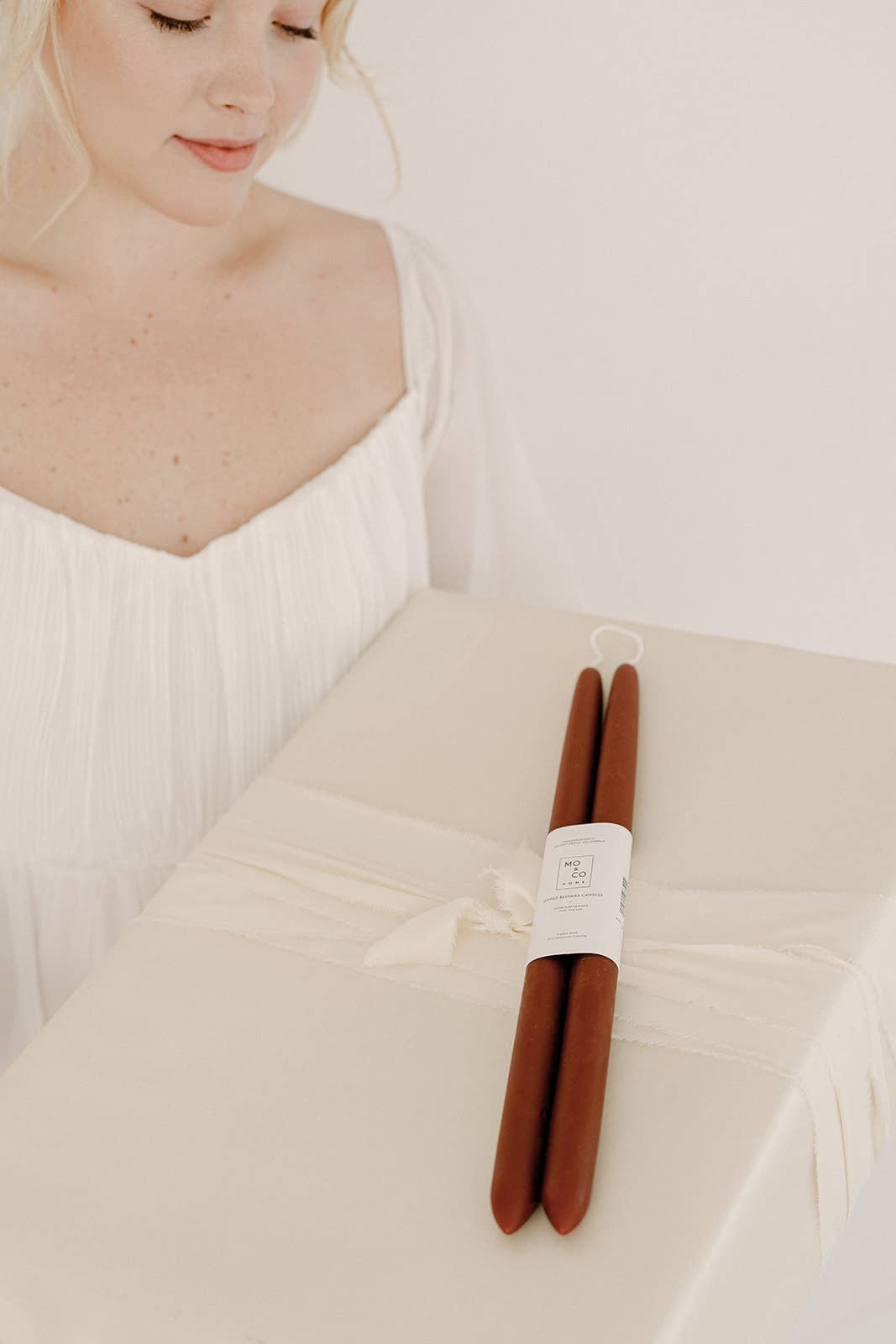 Mo&Co Home - Wholesale Tapered Candle/Candlestick -  Burgundy | Dipped Beeswax Taper Candles | All Natural2