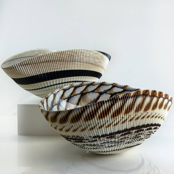 Grand bol décoratif en forme de coquillage de 17" en verre de Murano, fabriqué en Italie. pour la vente par Via Graceffo