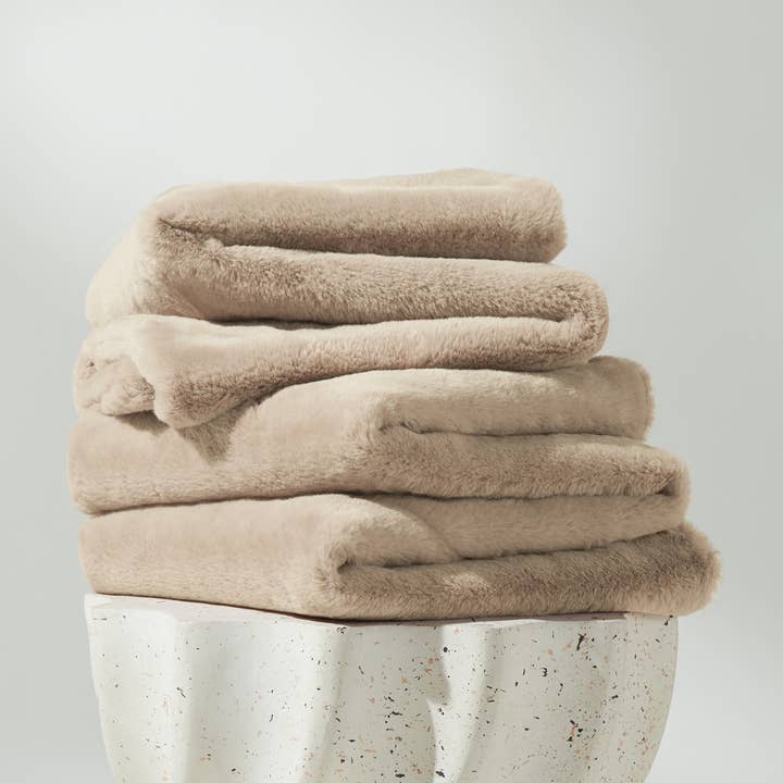 Couverture pour animaux en fausse fourrure douce et luxueuse, réversible pour la vente par Allisandro