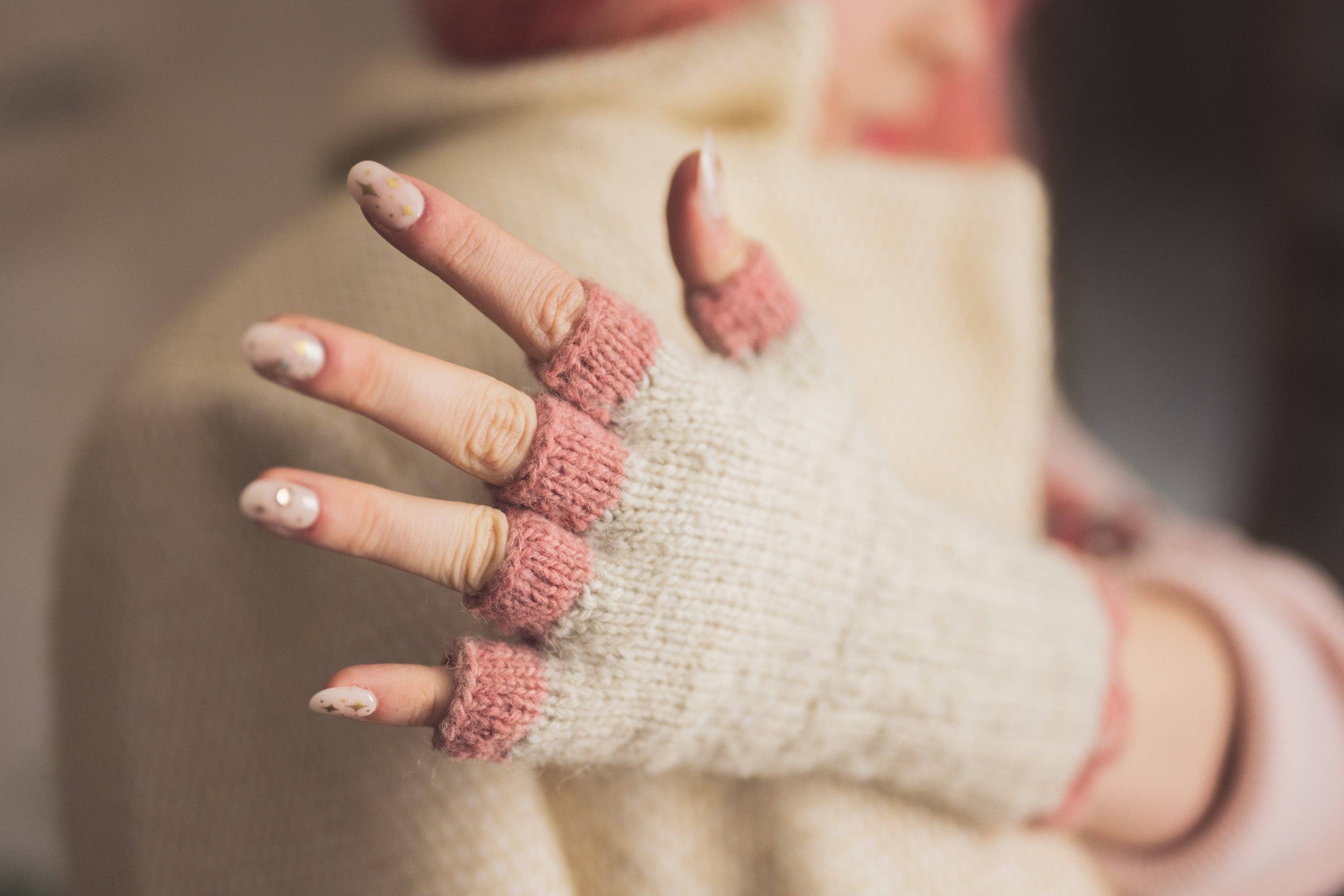Buno Behen - Vente Gants – femme - Gants en laine teinte naturellement faits main (taille S à L)1