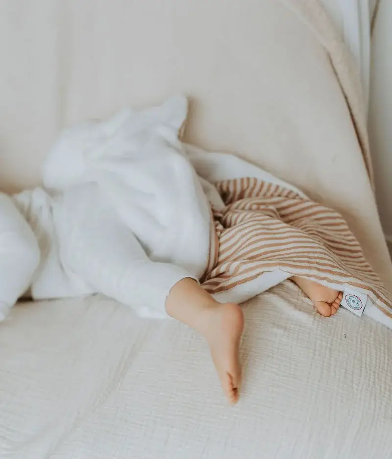 Manufacture des bébés français – Cobertor de cama - Crianças e bebés por atacado – Cobertor listrado caramelo5