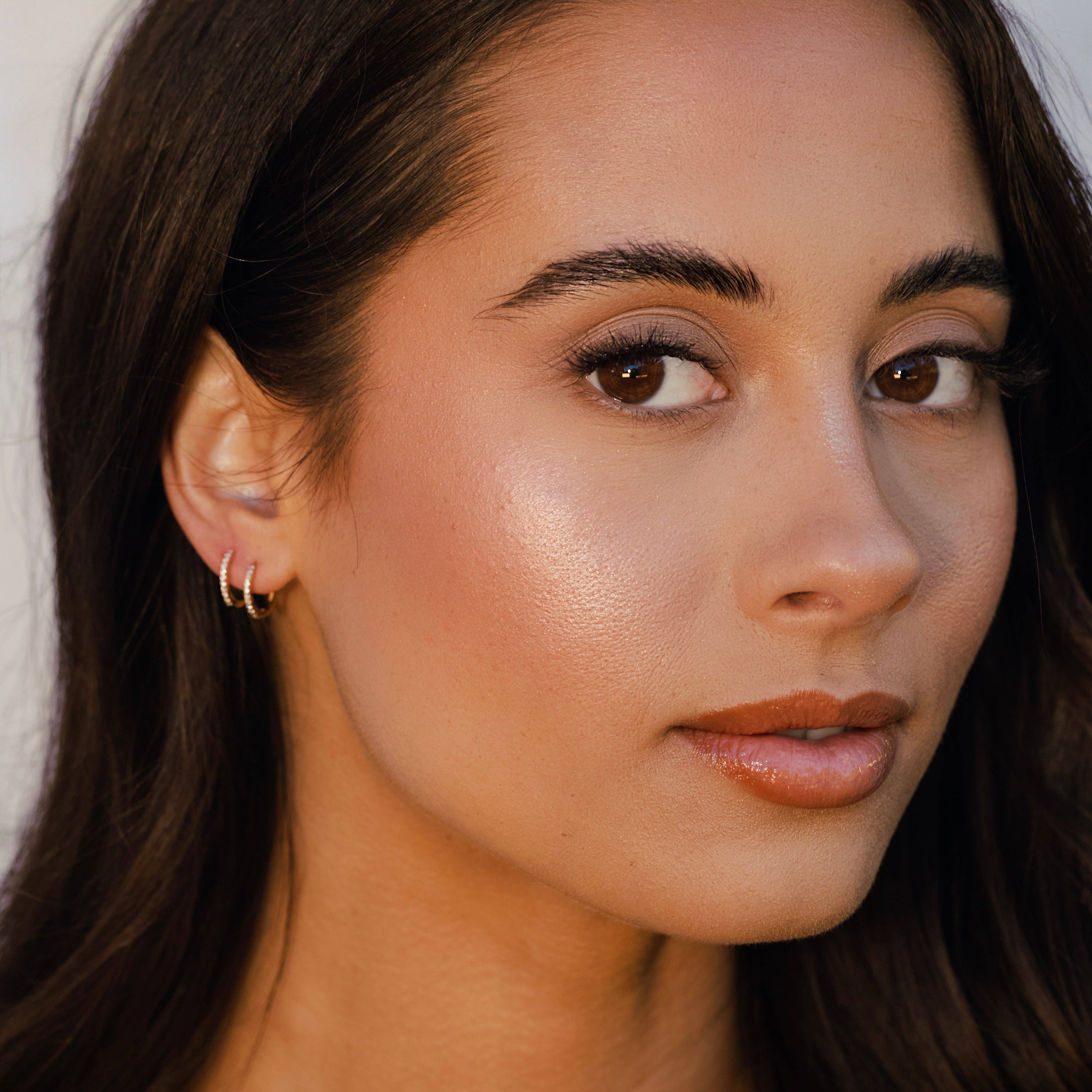 NOLI – Engroshandel Huggie-øreringe – FINE Diamond Huggies1