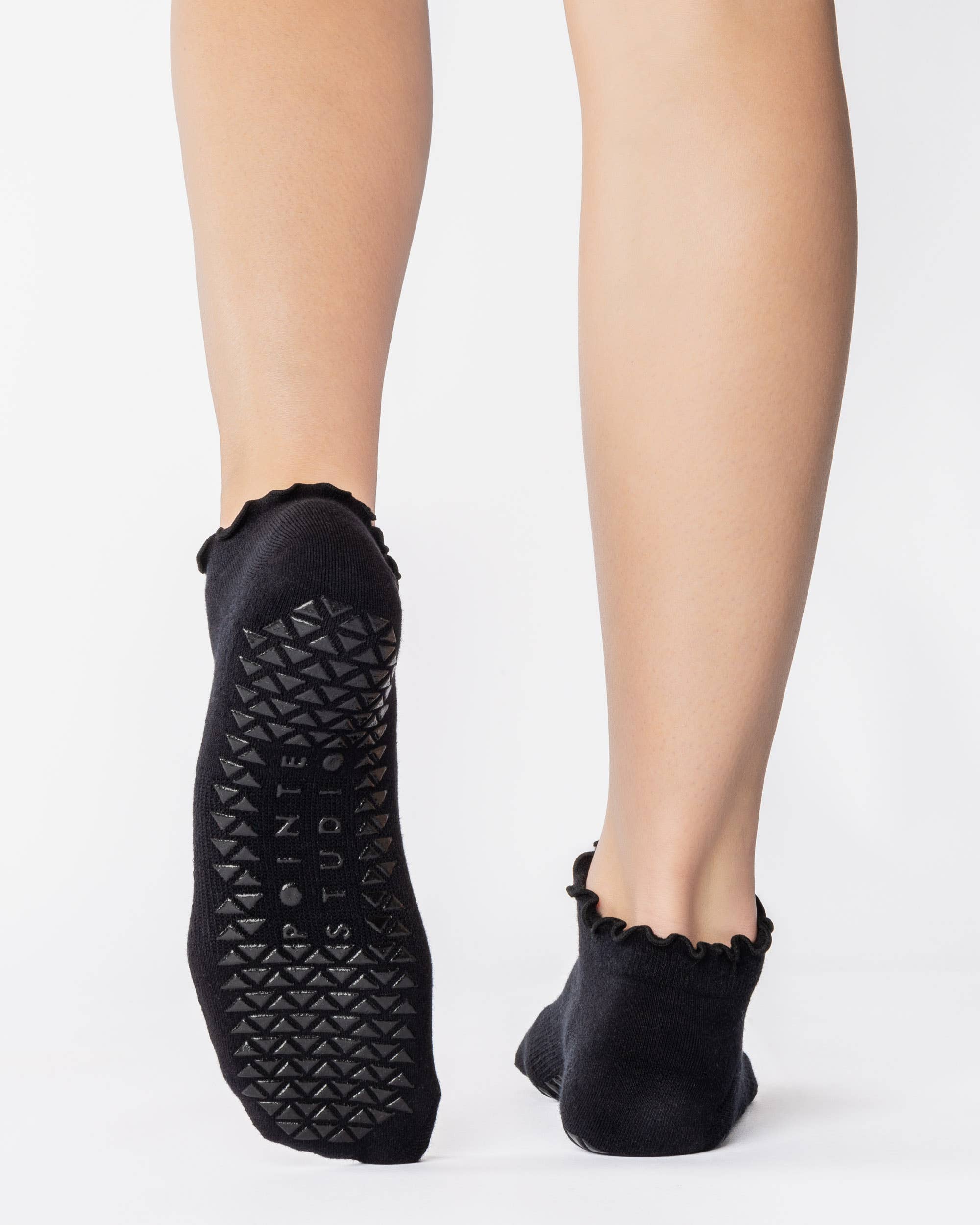 Pointe Studio - Venta al por mayor Calcetines - Mujer - Calcetines de Mujer con Volante y Agarre Completo en el Pie – Mezcla de Algodón Antideslizante para Pilates y Barre1