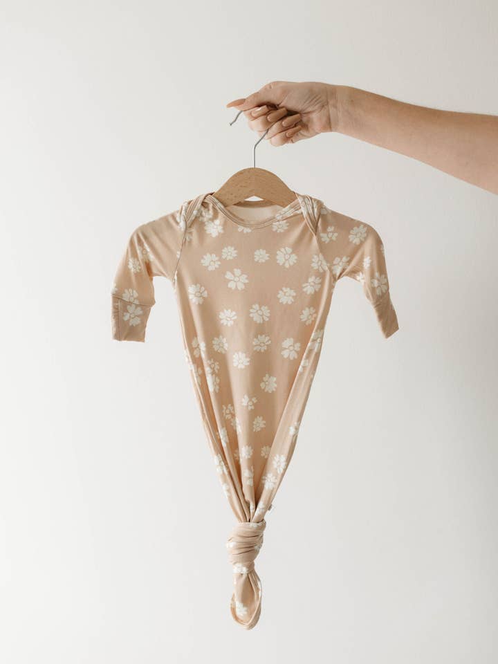 Lazy Daisy | Abito annodato in bambù per la vendita all'ingrosso da parte di Forever French Baby