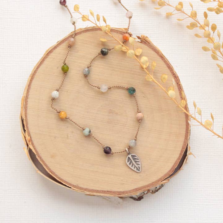 Geknotete Kaleidoskop-Blatt-Halskette für den Großhandel von Sarah DeAngelo