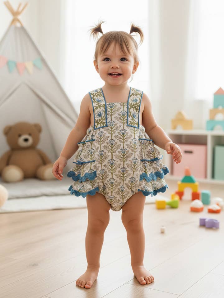 Combinaison Ruffle Kia : BLEU : Bébé pour la vente par Yo Baby