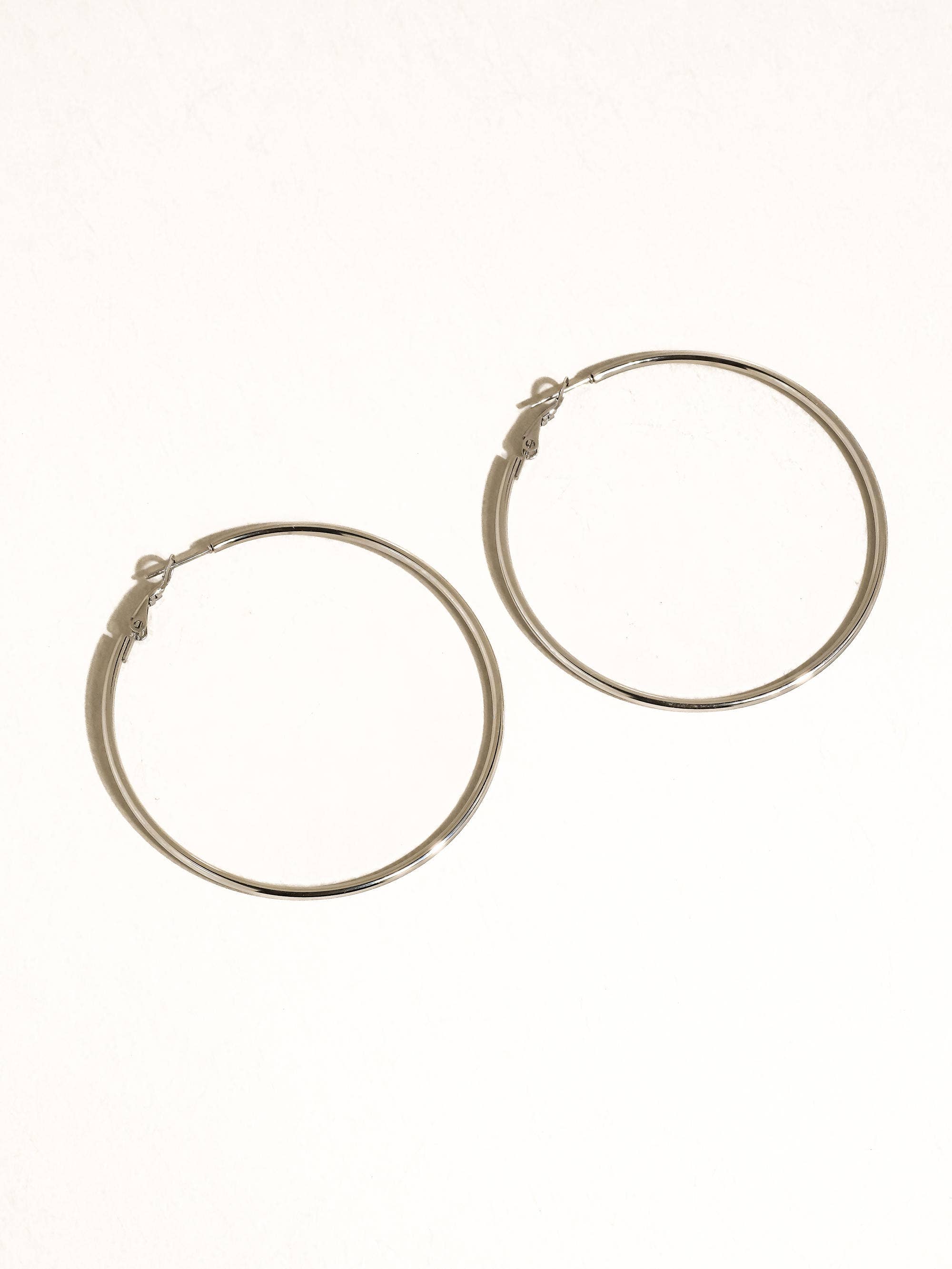 Flânerie by MAIQ - Wholesale Hoop Earrings - Eska 18K Gold Non-Tarnish Classic Thin Hoop Earring2