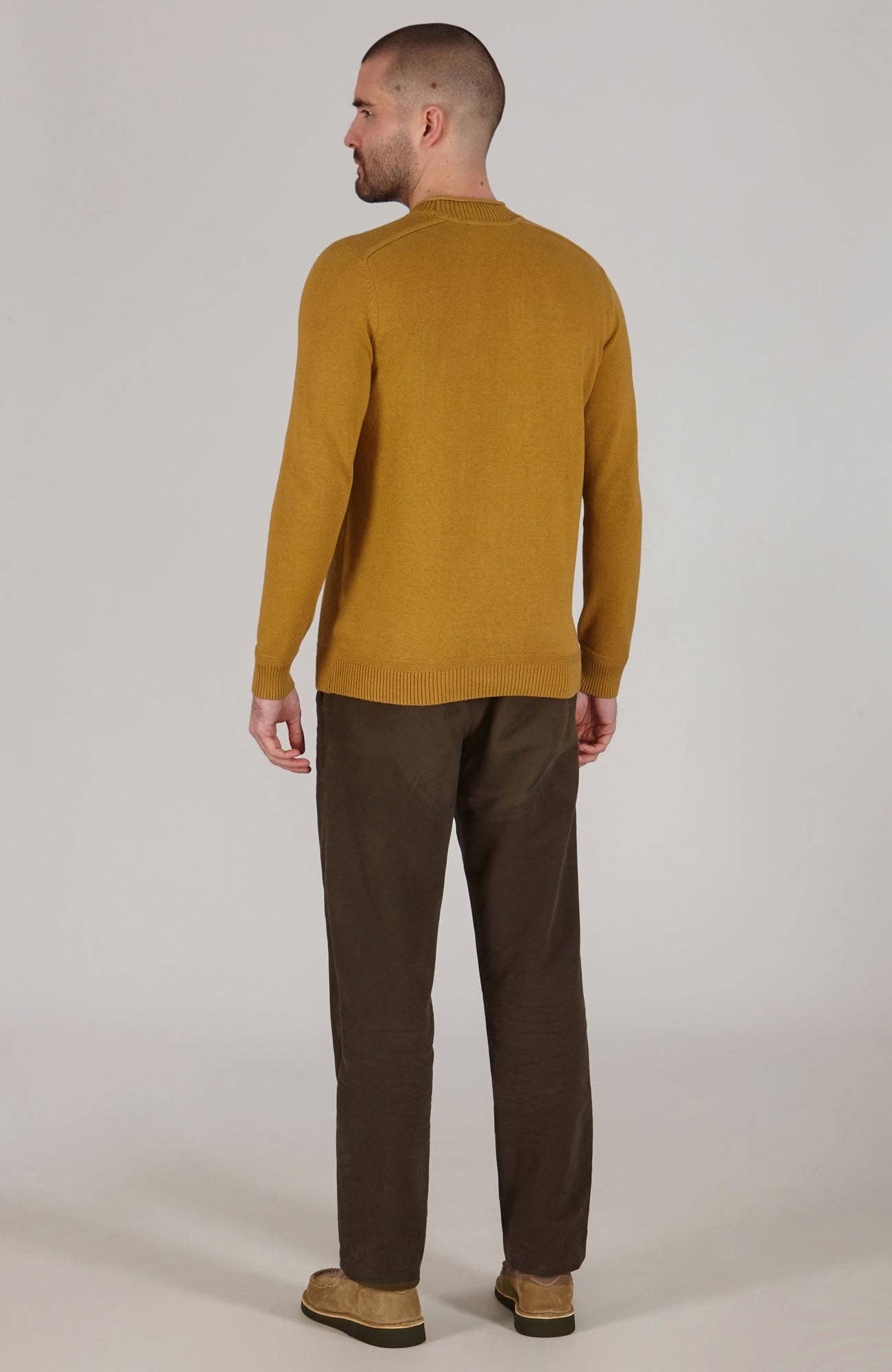 Paul James Knitwear - Wholesale Gebreide trui - Heren - Heren lichtgewicht trui van biologisch katoen en linnen met zadel schouder.11