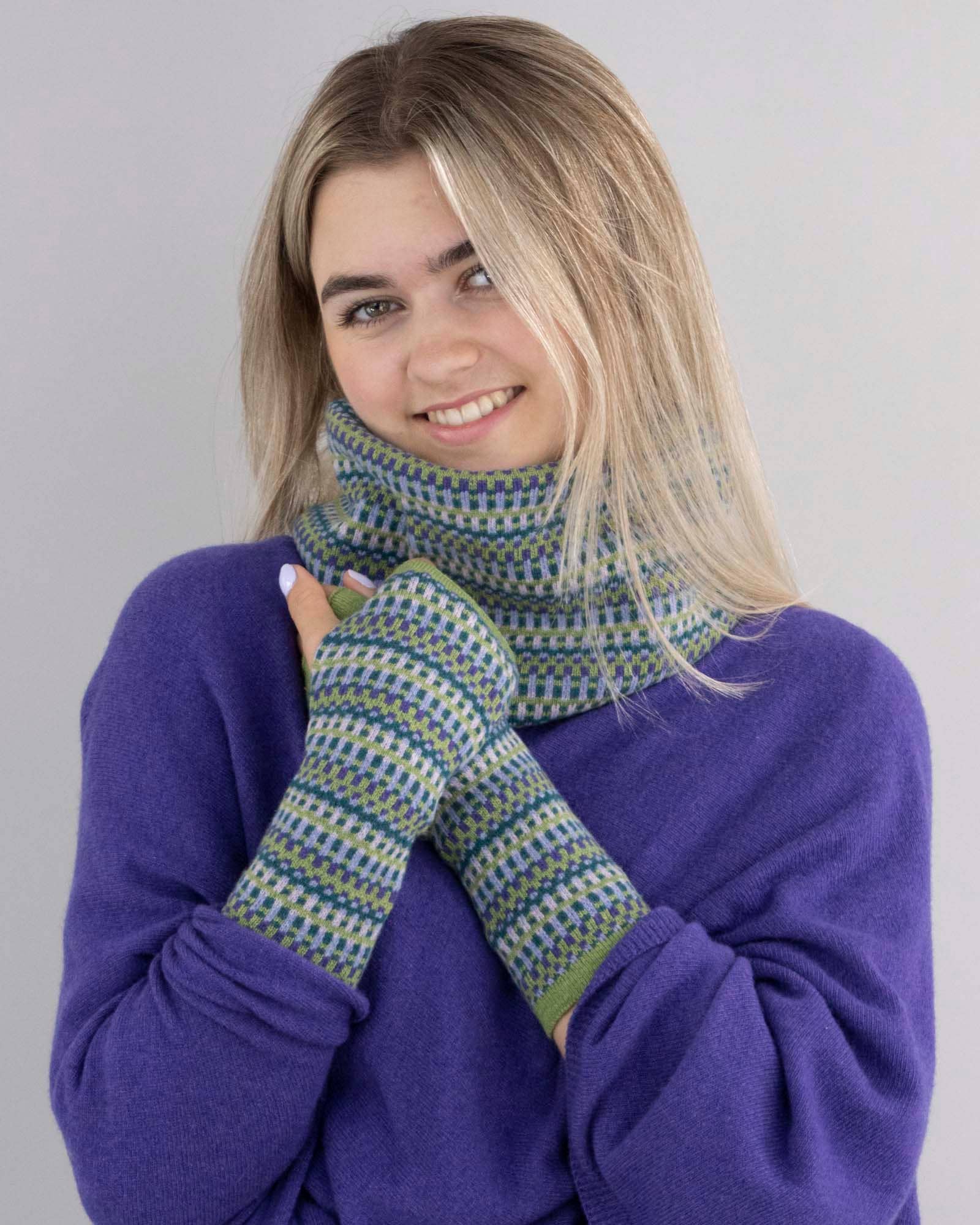 Cadenza Italy Ltd - Wholesale Scarf - Women's - Cashmere Blend Geo Snood8