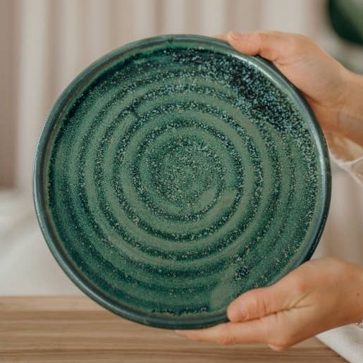 liten tallrik magisk grön för wholesale av Töpferei am Wald