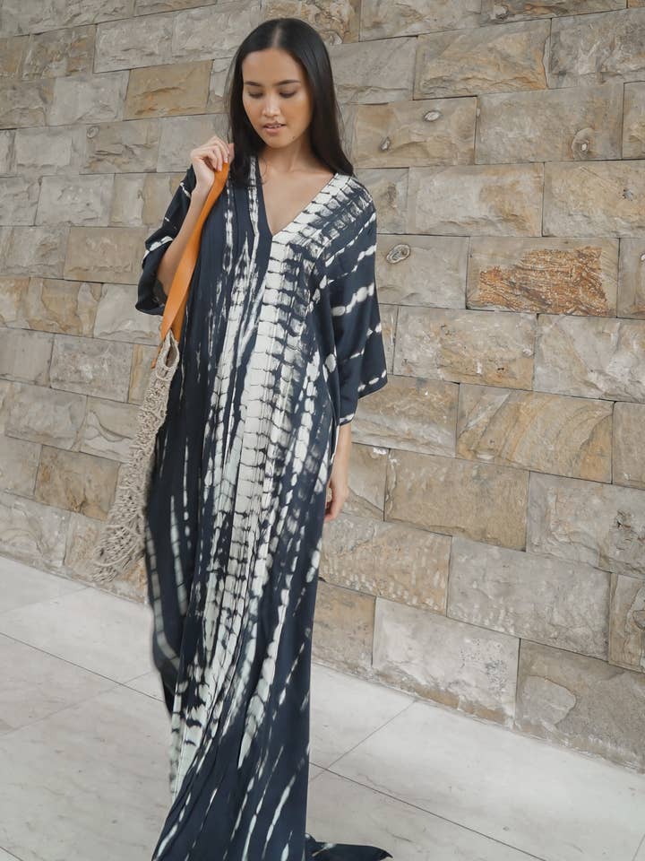 Maxi Dress Black and Off White for wholesale by Mahisi
