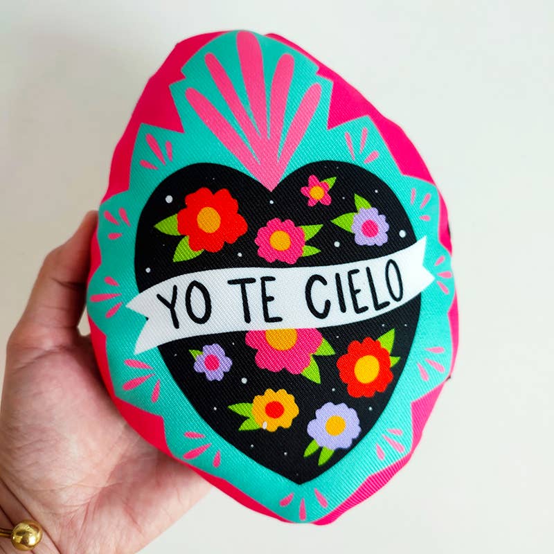 Chunchitos - Venta al por mayor Cojines para sillas - Cojín mexicano corazón 'Yo te cielo' con frase de Frida y milagrito1