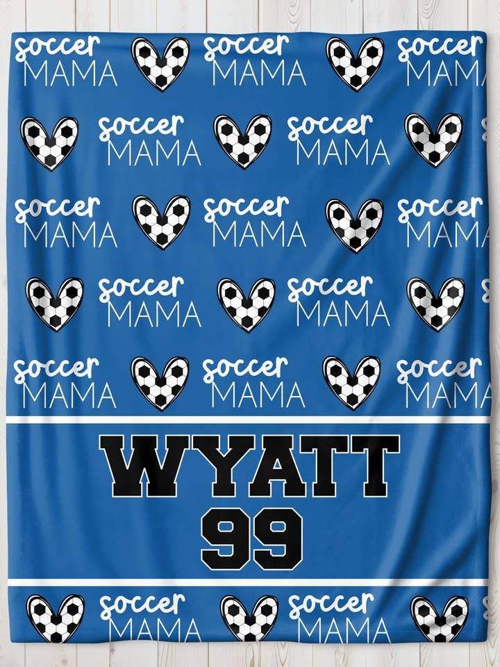 Personlig fodbold mama tæppe for engroshandel hos Monogram Junkie