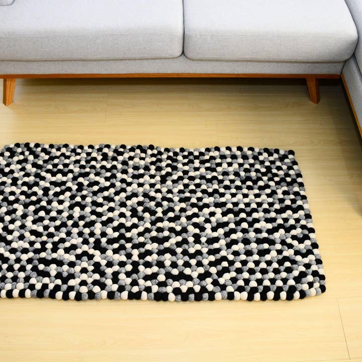 Handmade Black & White Wool Rugs for Home & Office for wholesale by Woollyfelt