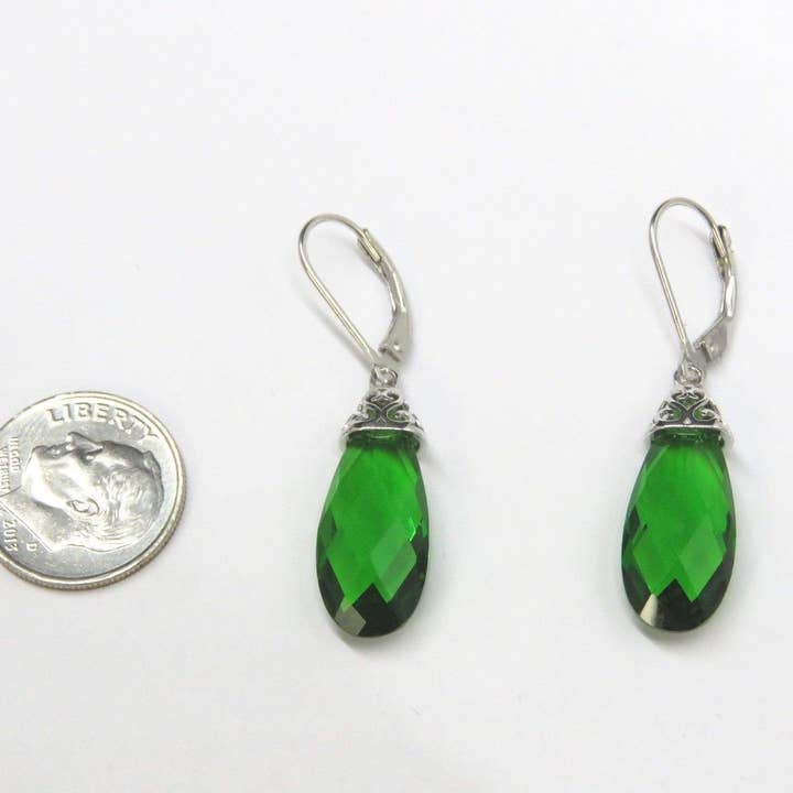 Twan Kee Jewelry - Venta al por mayor Pendientes colgantes - Pendientes colgantes de helenita verde con filigrana de estilo antiguo2