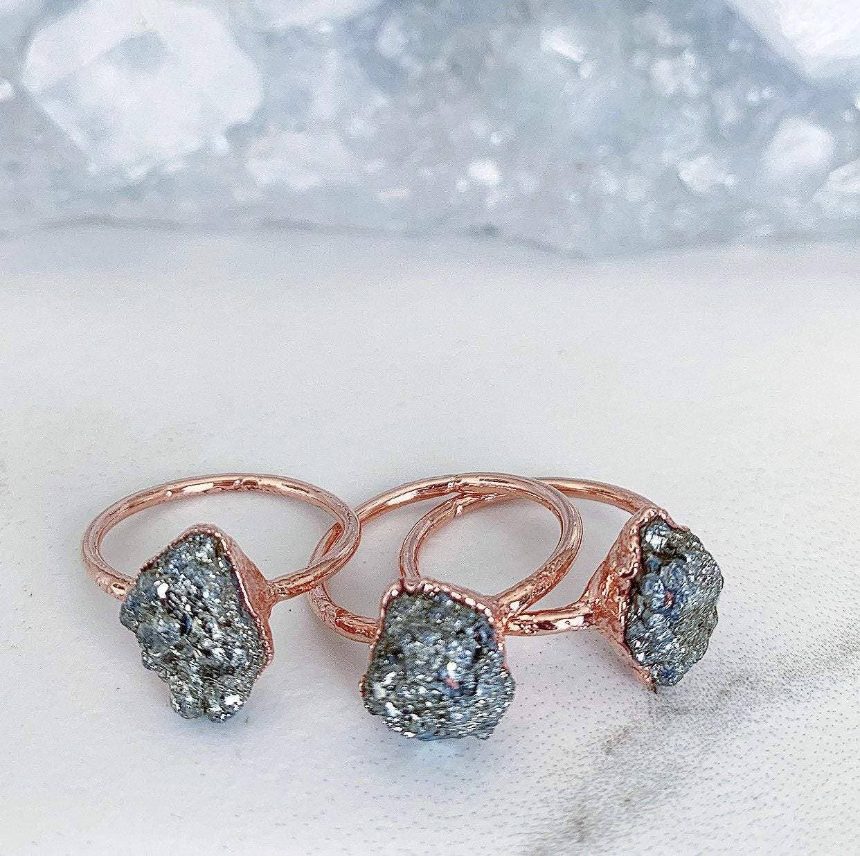 Buddha Blossom Jewels - Vendita all'ingrosso Anelli cocktail/statement - Anello in pirite grezza in rame3