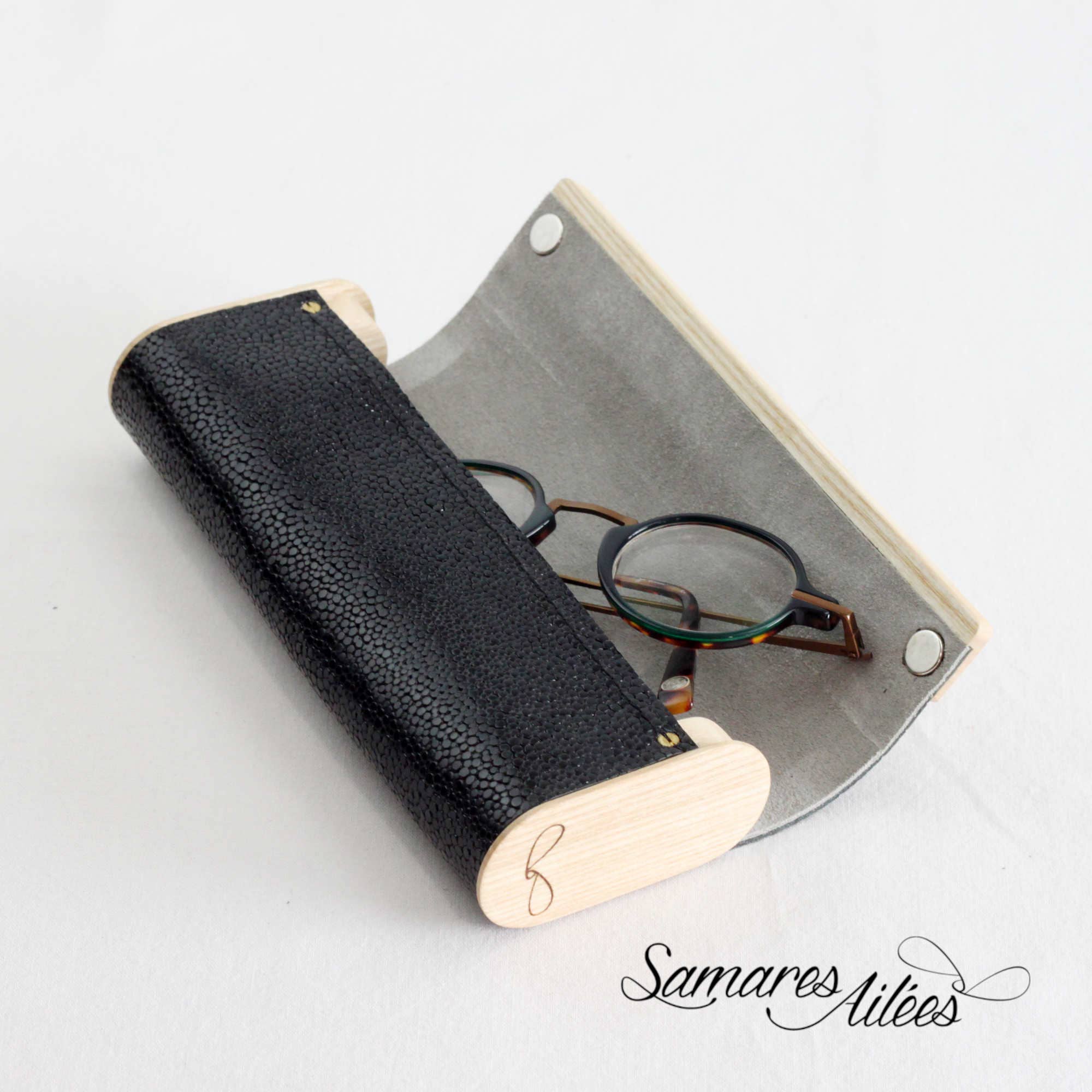 Samares Ailées - Wholesale Eyewear Cases & Holders - Unisex - “Marie” Wood and Leather Eyeglass Case9