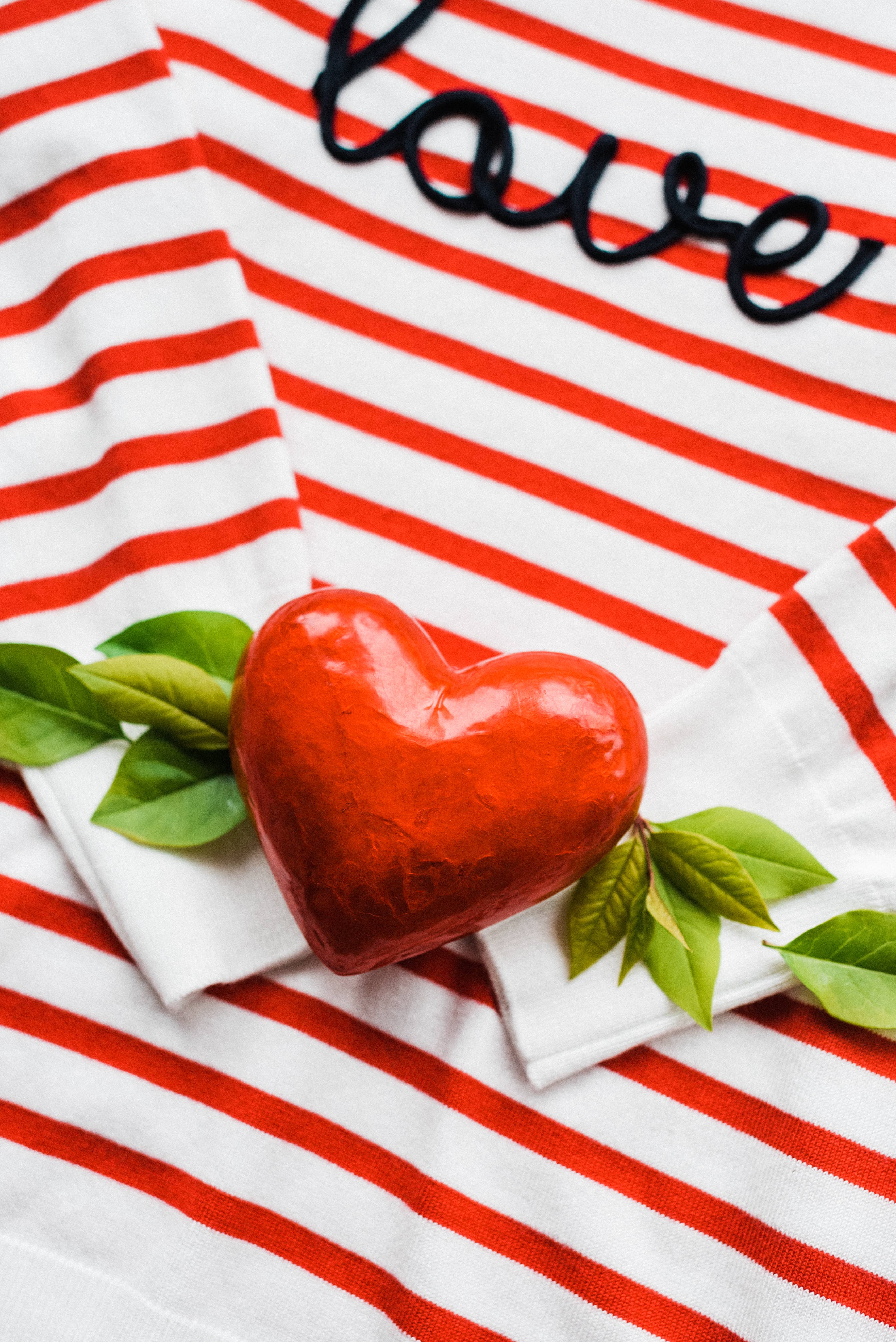 Dekorasyon Gifts Decor - Wholesale Decorative Tabletop Object - 4.5" Capiz Heart (Red)