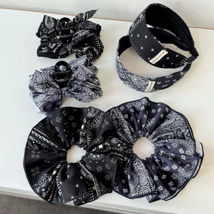 Otterware - Wholesale Hair accessories set – Women’s - The Bandana Print & Solid 8-Piece Accessory Set4