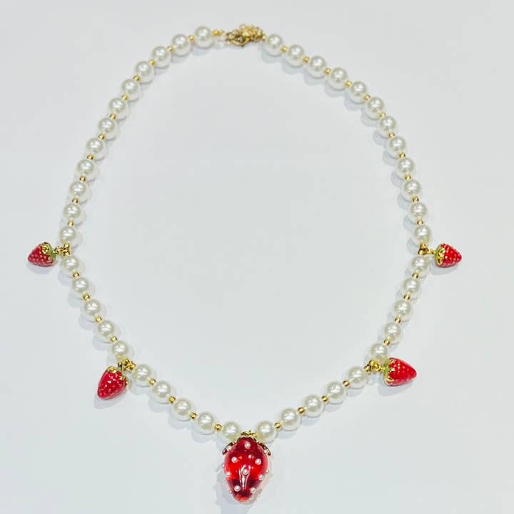 Stainless steel necklace with mother-of-pearl beads and strawberry pendants for wholesale by Bijoux 7bis