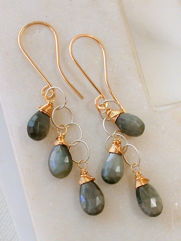 Boucles d'oreilles trio œil de chat en chrysobéryl pour la vente par Linda Trent Jewelry