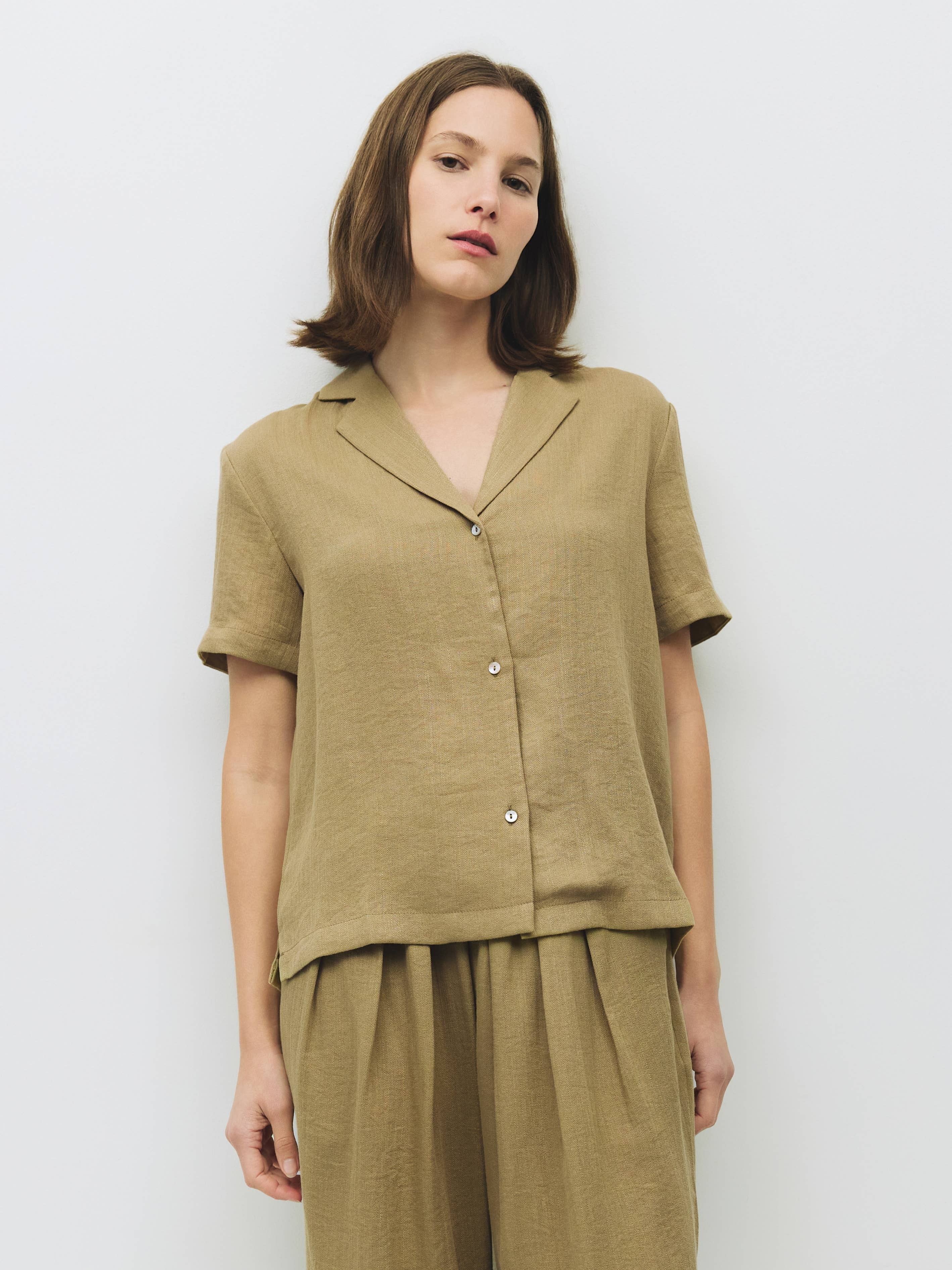 MOD REF – Großhandel Hemd – Damen – Das Donnie Top | Kurzärmeliges Hemd mit Knopfleiste7