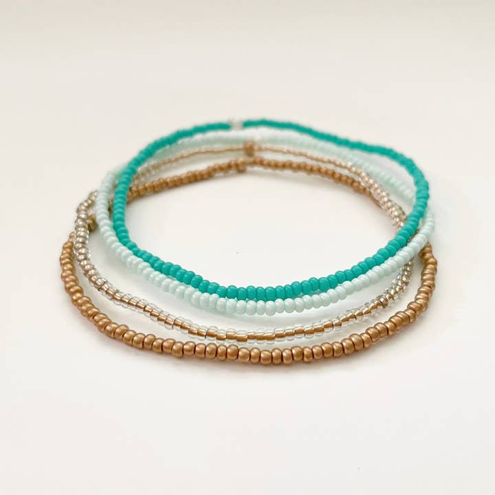 Caitlyn Clare Flair – Engroshandel Smykkesæt – Sæt med elastiske armbånd med små perler Fine perlearmbånd