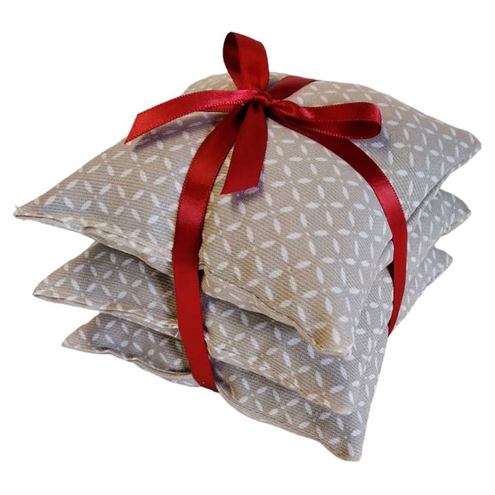 ROSE SCENTED SACHET - SQUARE THREE SIZE for wholesale by ANTICHE FRAGRANZE