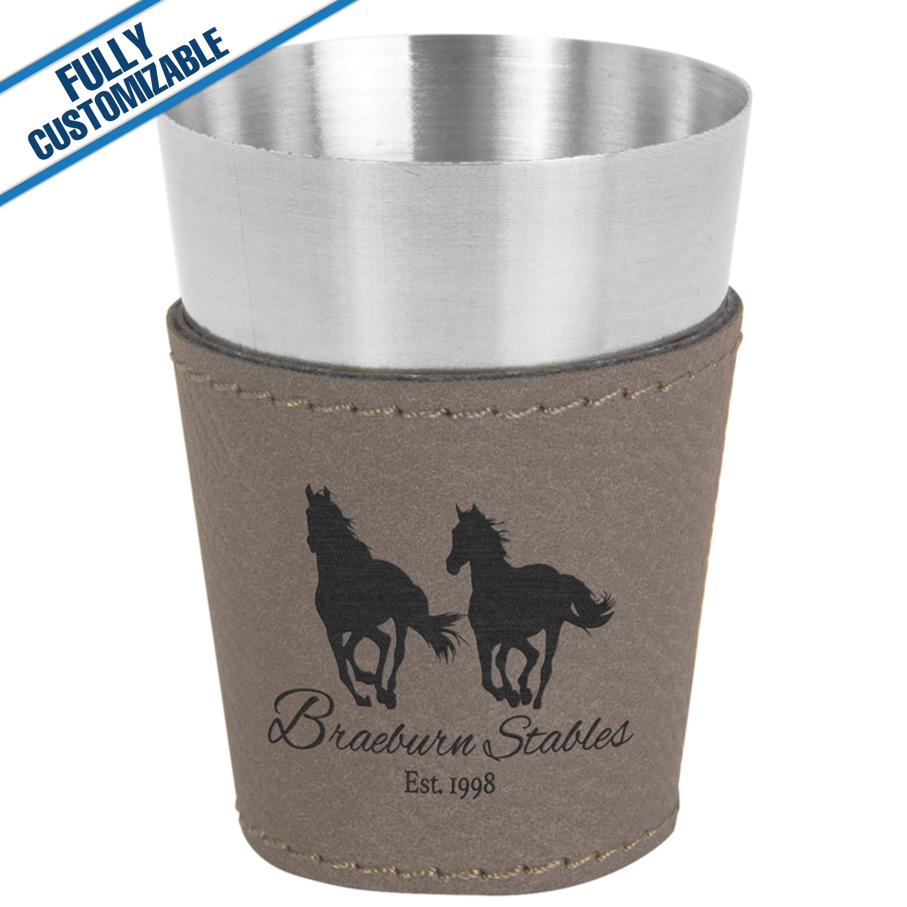 GiftWorksPlus - Vente Verre à shooter - 2 oz. Verre à liqueur en similicuir gravé - Entièrement personnalisable3