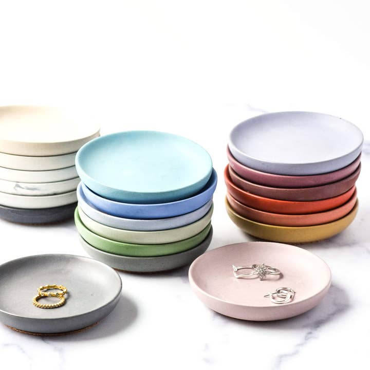 Cedar & Stone Garden - Wholesale Decorative Tray - Concrete Round Tray0