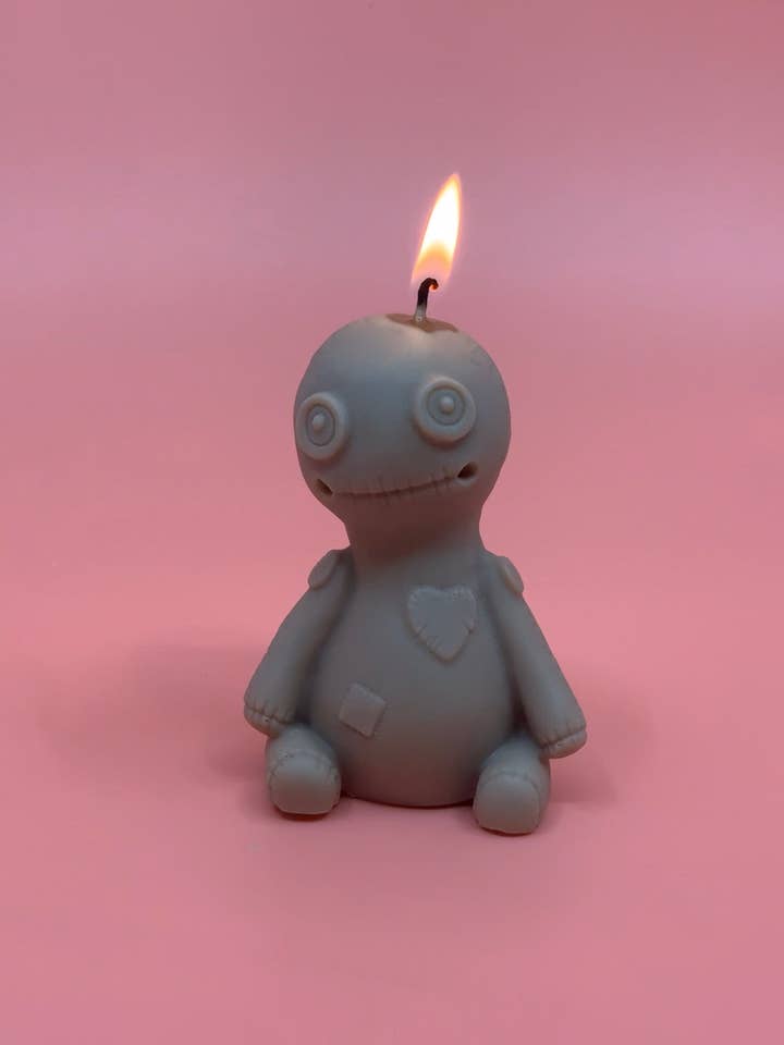 Voodoo Dukke Candle for engroshandel hos Candle Lume