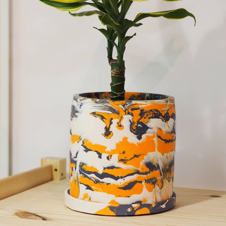 Vasi per piante marmorizzati per la vendita all'ingrosso da parte di Studio Dawn