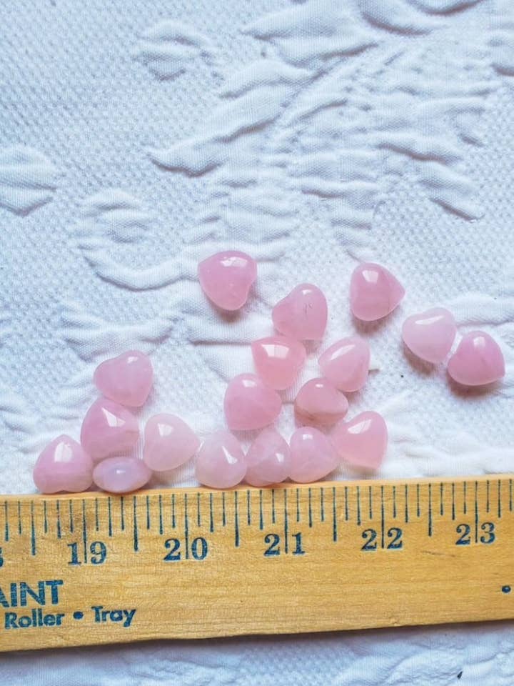 Cuore in quarzo rosa. per la vendita all'ingrosso da parte di CharlieHaze