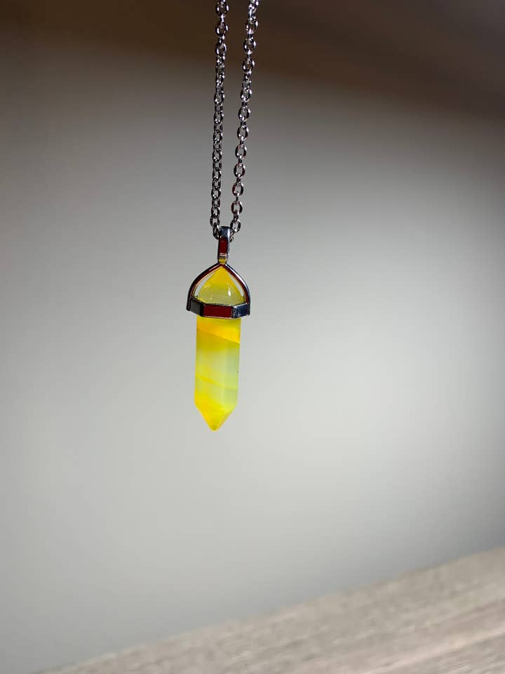 Collar con colgante de cristal de ágata amarilla para venta al por mayor de Godly Crystals LLC
