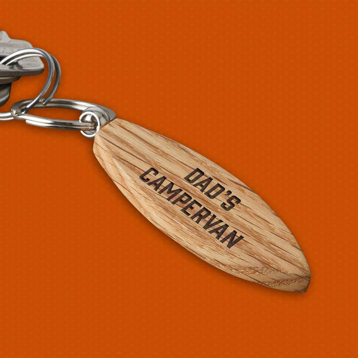 CGB Giftware - Vente Porte-clés – homme - Porte-clés planche de surf en chêne "Le camping-car de papa"1