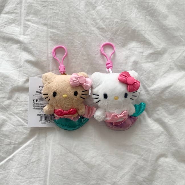 MOND HAUS – Porta-chaves - Mulher por atacado – 🧜Porta-chaves Ari, Peluche Licenciado Hello Kitty Sereia Charm.1