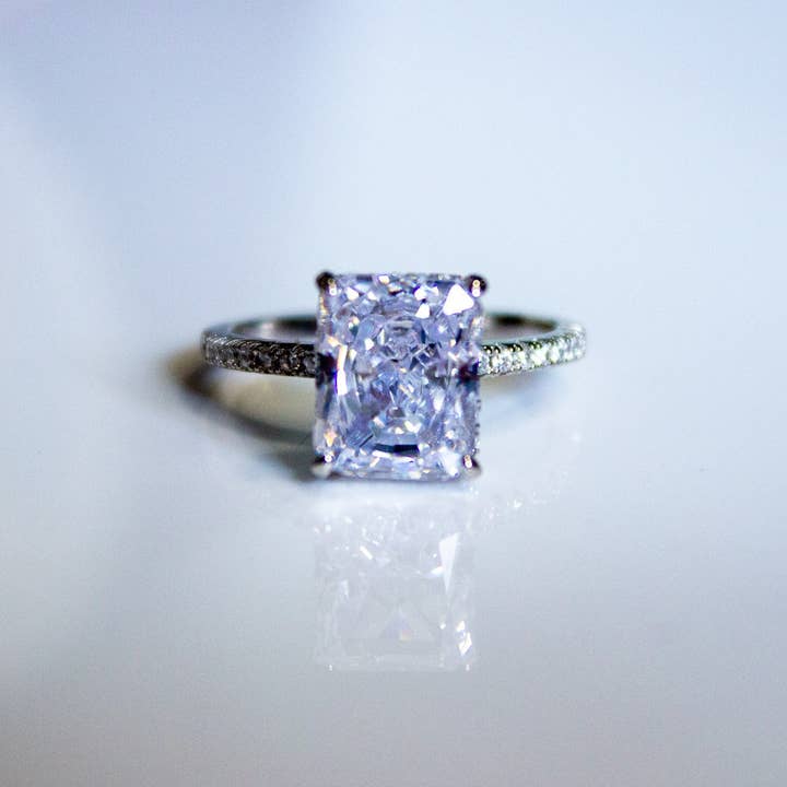 The Busy Moms Boutique - Wholesale Engagement Ring - "La Reina" Radiant Cut