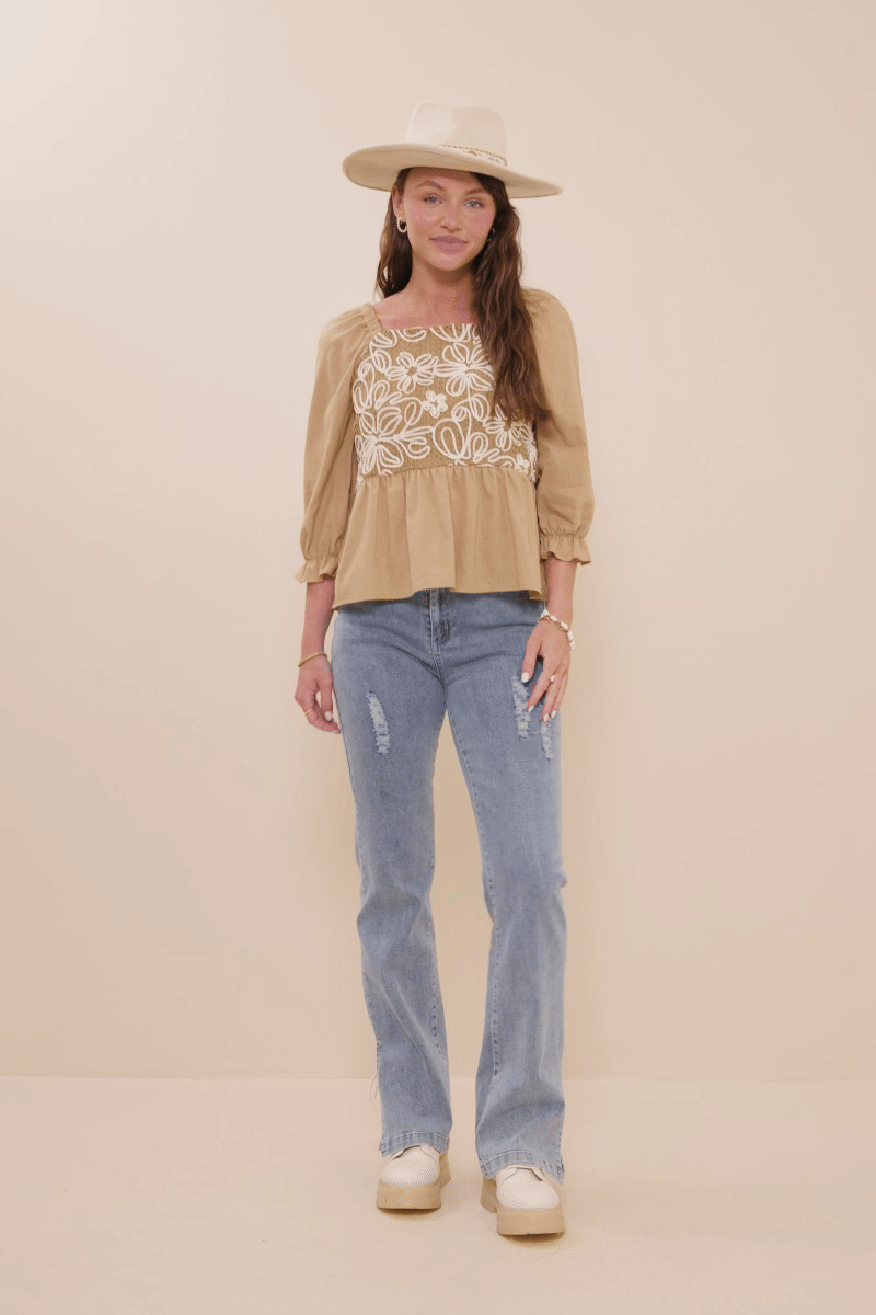 Beige Kvinders blomsterbroderet mix media peplum top for engroshandel på Faire1