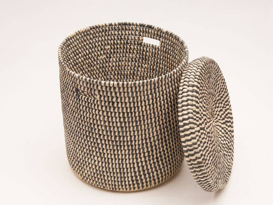 The Basket Room – wholesale Laundry basket – YULE : Grey Slate Check Lidded Laundry Basket | Log Basket | Toy Storage with Handles | Blanket Basket | Laundry Hamper5