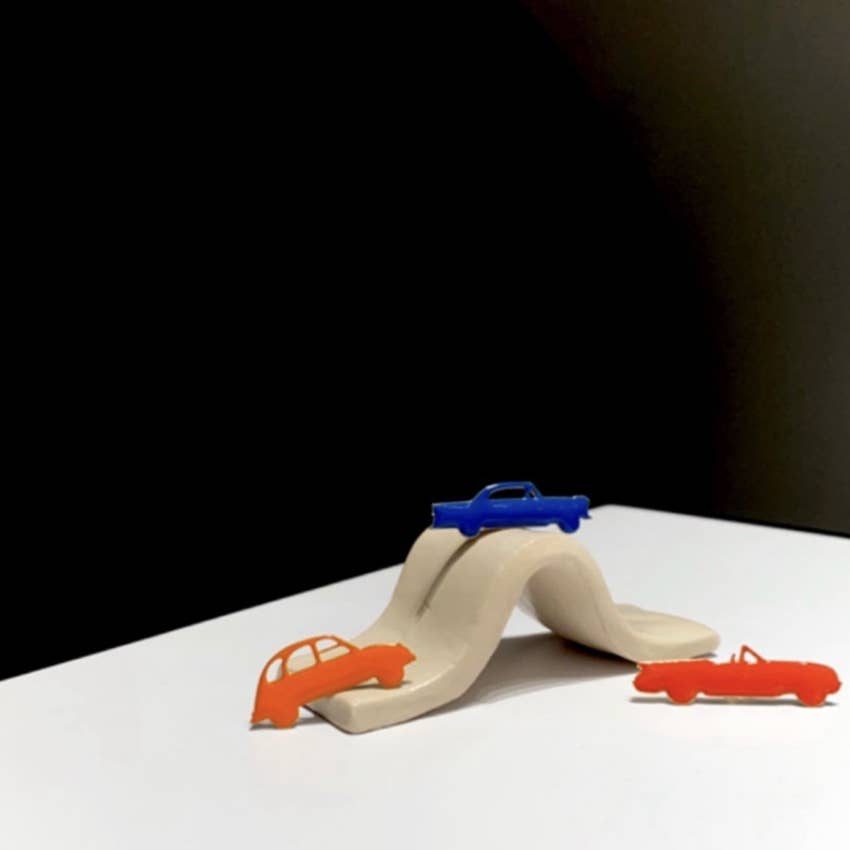 Titlee – wholesale Nål och knapp för kavajslag – DOLLY emaljerat märke med vintage fransk bil1