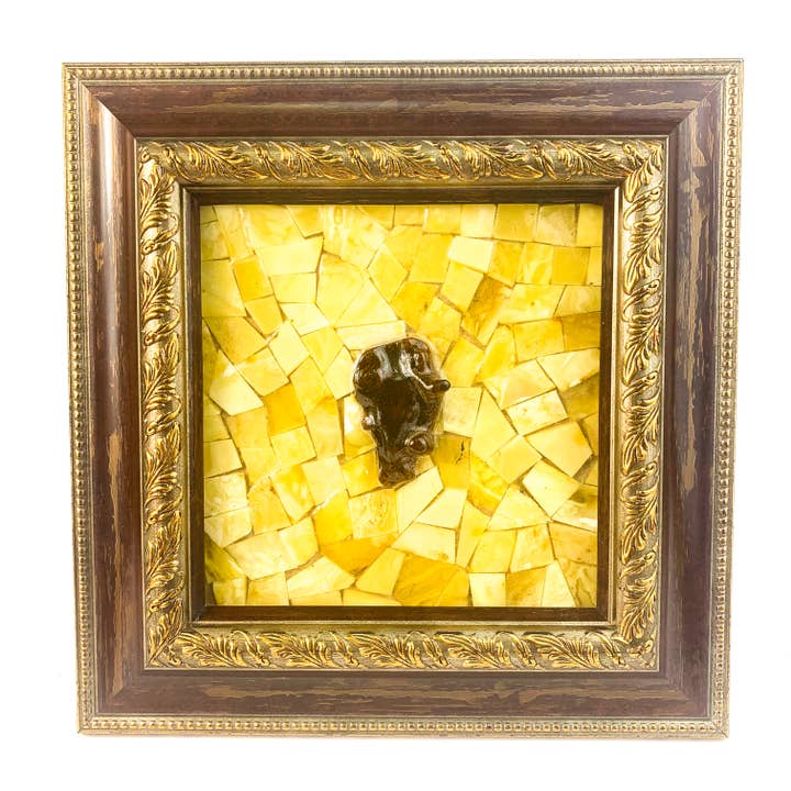 Bärnstensväggkonst Tänkare | Handgjord baltisk bärnstensdekor av KIZIMA USA för wholesale av KIZIMA